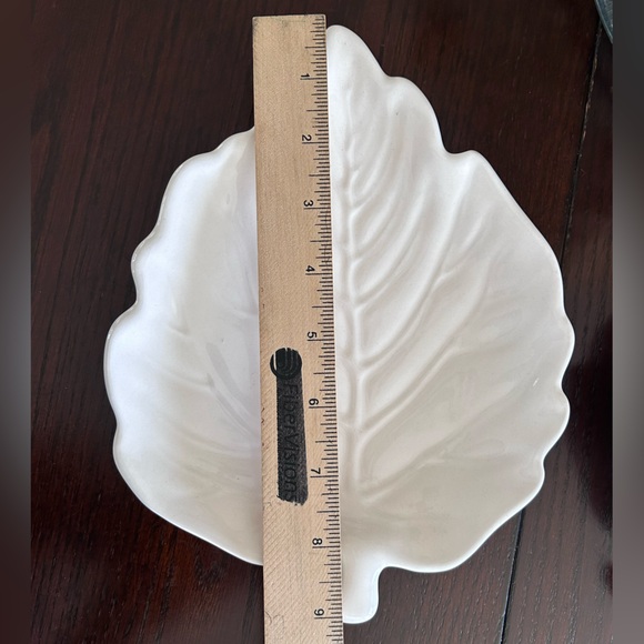 Lot of 2 Leaf Shaped Ceramic Plates or Jewelry Dish. Simply Gorgeous! - Picture 4 of 6